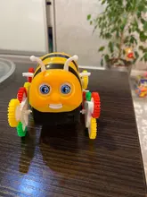 Coche de juguete eléctrico con forma de abeja para niños, juguete infantil de alta calidad con diseño colorido de abeja de 12 ruedas y 360 grados
