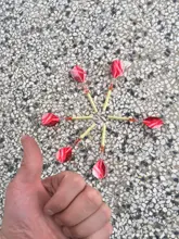 Eje para dardos-colas de dardos a juego