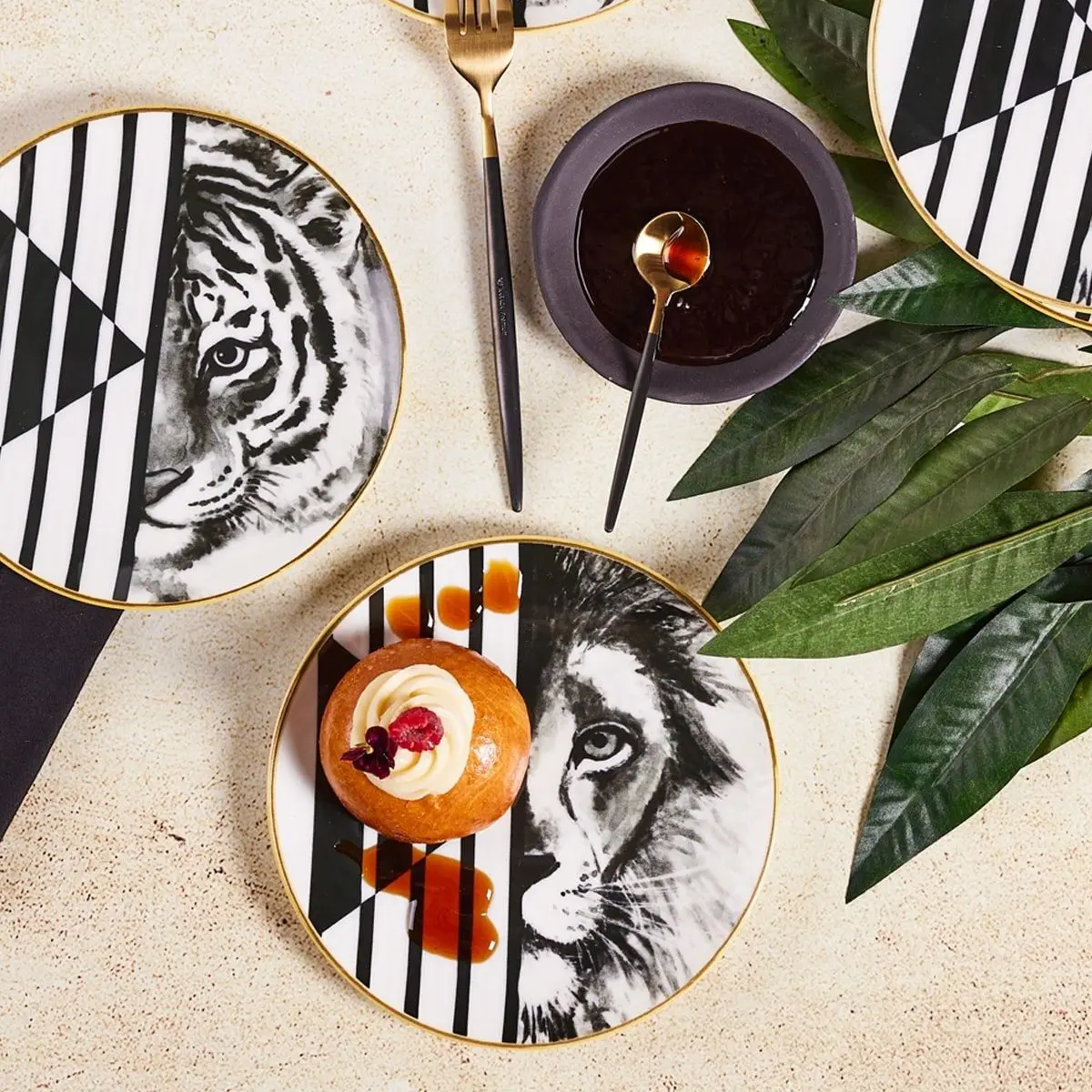 

6 Person Cake Dessert Plate 21 Cm Design Modern Serving Plates Porcelain Material Stylish Tiger Patterned Gift Products For Home