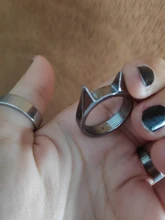 Anillo de seguridad de supervivencia para hombres y mujeres, herramienta de defensa personal de acero inoxidable, anillo de defensa para los dedos, Color plateado, dorado y negro, 1 Uds.