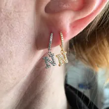 ROXI 1PC 26 letras en inglés de oreja Piercing pendiente de Plata de Ley 925 inicial oído hebilla pendientes de aro para la joyería de las mujeres