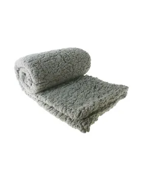 Plush blanket for bedspread sofa and bed gray color. Measurements: 130x170 cm.
Plush blanket for bedspread sofa and bed gray color. Measurements: 130x170 cm.