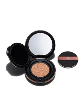 Shiseido, Blush-6 GR.
Shiseido, Blush-6 GR.