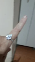 Huitan gran oferta diseño de gota de agua las mujeres anillo de Micro pavimentado de circón de cristal elegante vestido de novia joyería de compromiso anillo para amante