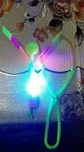 Libélula de bambú con luz para niños, cohete de tiro, paracaídas, OVNI, juguete de juego nocturno al aire libre para chico, tirachinas LED