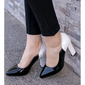 İlene Black Japanned Leather White High-Heeled Shoes
İlene Black Japanned Leather White High-Heeled Shoes