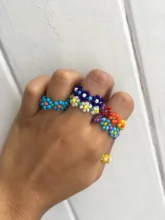 Anillo de flores pequeñas multicolor versión coreana, anillo de cuentas tejido a mano, anillo de cuentas de arroz, joyería para mujeres y niñas, anillo pequeño de estilo fresco