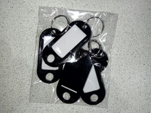 LLavero de plástico de alta calidad, organizador de llaveros, etiqueta de identificación de equipaje, llavero con nombre, 367 colores