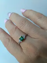 Huitan-anillo de compromiso con Circonia cúbica verde para mujer, sortija, estilo minimalista, sencillo, diseño modesto, para chica