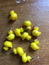 10 uds. De animales de la familia, pequeños abalorios de resina de pato amarillo, colgante de Animal, pendiente artesanal, joyería de moda