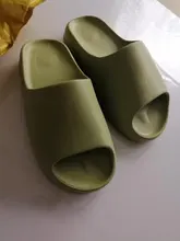 Zapatillas de casa para niño y niña, chanclas deslizantes de verano, zapatillas de Interior de fondo suave para bebé, zapatos de amor para playa, estilo familiar