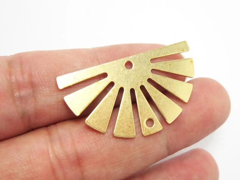 20pcs Brass Earring Connector - Sun Earrings - Earring Findings - 35x19.6x0.6mm - Brass Sun Charm - Jewelry Supplies - R1051
20pcs Brass Earring Connector - Sun Earrings - Earring Findings - 35x19.6x0.6mm - Brass Sun Charm - Jewelry Supplies - R1051