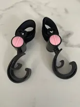 Colgador de bolsas para el carrito del bebé, accesorio para el coche del niño para colgar o cargar maletines o bolsas con rotación de 360 grados por 2 unidades