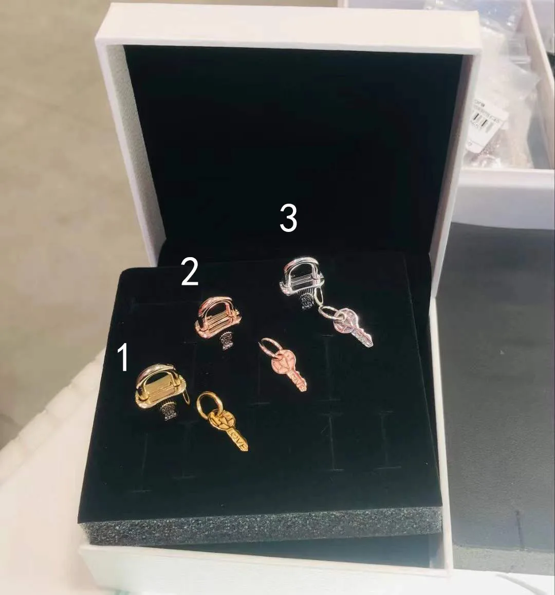 2022 New Valentine's Day Series 925 Sterling Silver Lock Pendant Lady Fashion DIY Jewelry Gift for Girlfriend
2022 New Valentine's Day Series 925 Sterling Silver Lock Pendant Lady Fashion DIY Jewelry Gift for Girlfriend