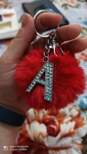 TEH-llaveros de bola de pelo de conejo pompón Multicolor mullido, llaveros con letras de cristal, accesorios para bolso de joyería