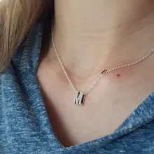 Colgante con inicial de cadena de oro para mujer, colgante de Metal con letras de A-Z para joyería, collares de nombre individual con letras cortadas