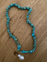 Simulación de perlas estilo barroco collar Simple con colgante diseño de piedra verde salvaje elegante encanto collar de la letra inicial para la joyería de las mujeres