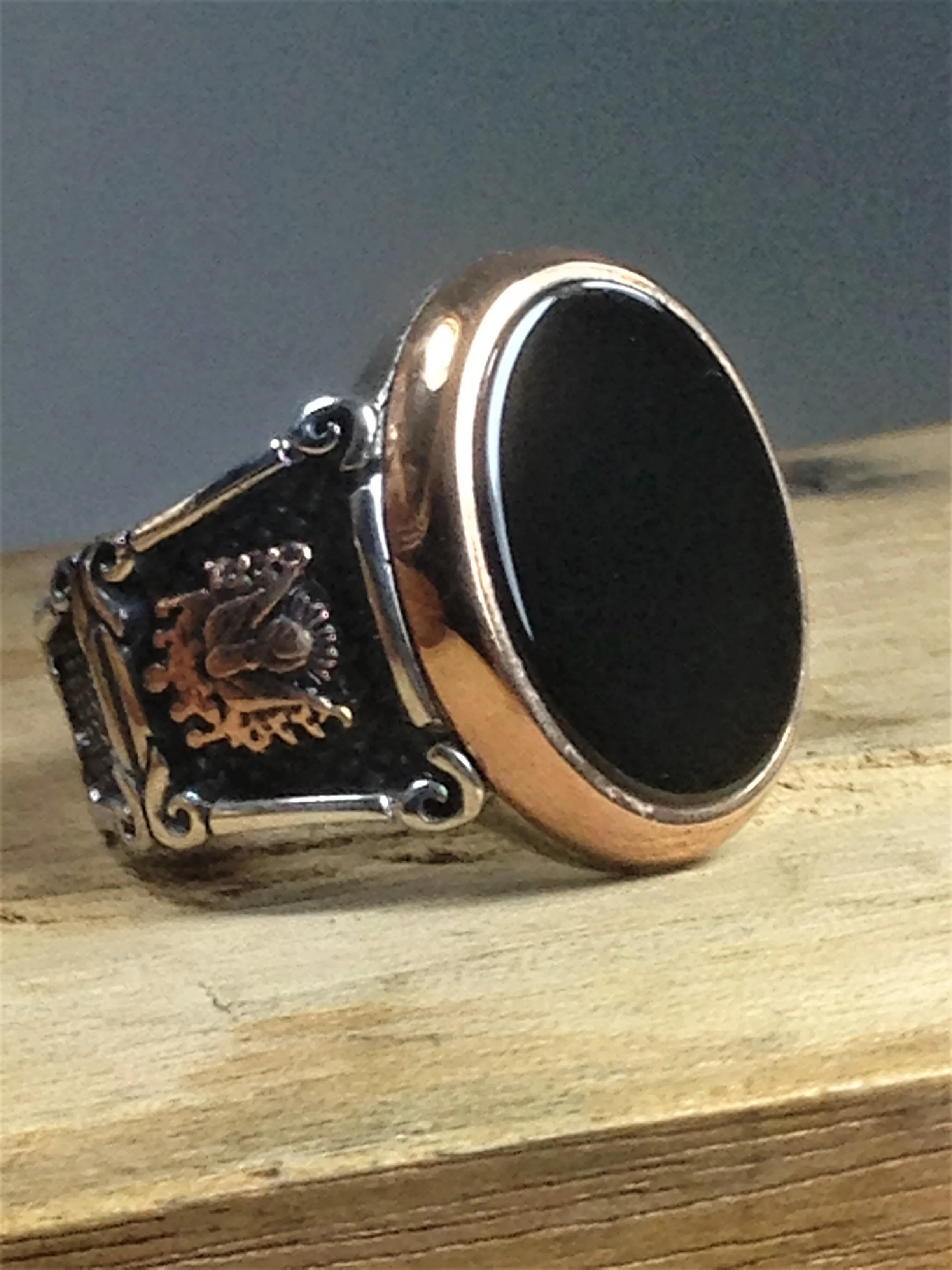 OVAL SHAPED BLACK LARGE STONE SIDE WITH GOLD FRAME OTTOMAN BRICK AND OTTOMAN ARM STERLING SILVER 925 RING SPECIAL TO OTTOMAN
OVAL SHAPED BLACK LARGE STONE SIDE WITH GOLD FRAME OTTOMAN BRICK AND OTTOMAN ARM STERLING SILVER 925 RING SPECIAL TO OTTOMAN