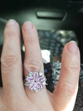 Anillo de piedra de cristal rosa para mujer, sortija de boda fina de Color plateado para mujer, sortija de compromiso de circonia cúbica con flor de novia delicada