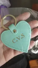 LLavero de piel auténtica saffiano con letras iniciales personalizadas, llavero de forma de corazón para mujer, llavero de corazón para mujer