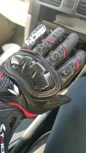 Totalmente de piel perforada de fibra de carbono de la motocicleta guantes de motocicleta de carretera en guantes transpirable hombres Motocross guantes