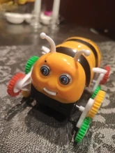 Coche de juguete eléctrico con forma de abeja para niños, juguete infantil de alta calidad con diseño colorido de abeja de 12 ruedas y 360 grados