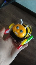 Coche de juguete eléctrico con forma de abeja para niños, juguete infantil de alta calidad con diseño colorido de abeja de 12 ruedas y 360 grados