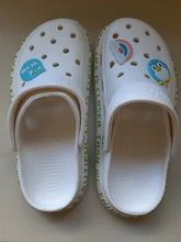 Sandalias de playa para mujer, zapatos de Crocs ligeros de EVA, calzado plano Unisex, zapato colorido, verano, 2021