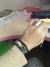 Brazalete de alas de la libertad Anime Attack On brazalete de Titán No Kyojin pulseras de cuero con hebilla para Mujeres Hombres regalo de la baratija