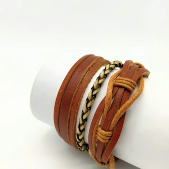 Men's leather and cord bracelet.
Men's leather and cord bracelet.