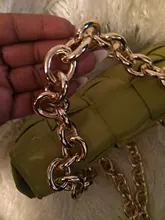 Bolso de hombro con cadena de Metal grueso para mujer, bandolera cuadrada tejida suave, a la moda, con personalidad, de alta calidad