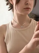 Gargantilla de mariposa acrílica deslumbrante, collar con cadena de diamantes de imitación, collar sencillo de Color blanco y negro, joyería Coreana de Animal