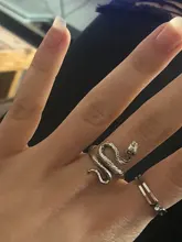 Nuevo superventas serpiente anillo de apertura de aleación de Zinc negro Animal de moda de anillo de los hombres y las mujeres las manos decoradas joyería regalos