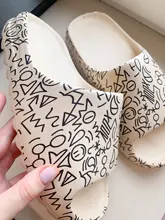 Zapatillas de casa para niño y niña, chanclas deslizantes de verano, zapatillas de Interior de fondo suave para bebé, zapatos de amor para playa, estilo familiar