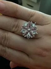 Anillo de piedra de cristal rosa para mujer, sortija de boda fina de Color plateado para mujer, sortija de compromiso de circonia cúbica con flor de novia delicada