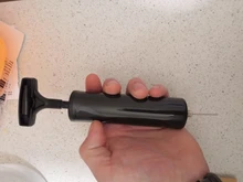 Bomba de aire portátil para fútbol, anillo de natación, bomba de aire inflable, bomba de aire de mano de plástico con adaptador de agujas de inflado de Gas