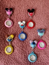 10 unids/lote encantador de la historieta muñecas enfermera retráctil de silicona relojes de bolsillo para Médico del hospital de las mujeres para hombre insignia carrete regalo