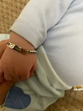 Pulsera personalizada para bebé en color dorado, pulsera con cadena tipo Fígaro personalizable con el nombre del bebé, cierre de seguridad