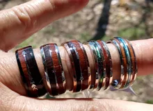 Anillos de madera de carburo de tungsteno para hombre y mujer, incrustaciones de flecha de acero, anillo de compromiso clásico, banda de cúpula pulida, ajuste cómodo