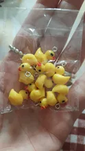 10 uds. De animales de la familia, pequeños abalorios de resina de pato amarillo, colgante de Animal, pendiente artesanal, joyería de moda