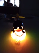 Decoración de pato amarillo pequeño para bicicleta de montaña, embellecedor de bicicleta de carretera con tira de luz fija, casco de manillar de motocicleta, viento roto