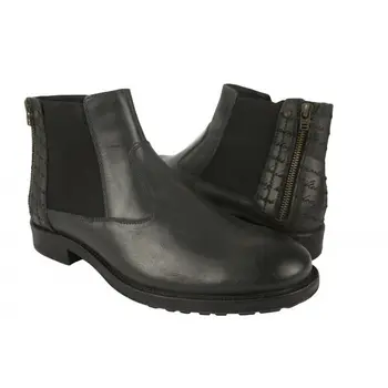 Leather ankle boots with writing detail and elastic closure
Leather ankle boots with writing detail and elastic closure