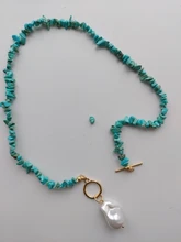 Simulación de perlas estilo barroco collar Simple con colgante diseño de piedra verde salvaje elegante encanto collar de la letra inicial para la joyería de las mujeres