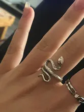 Nuevo superventas serpiente anillo de apertura de aleación de Zinc negro Animal de moda de anillo de los hombres y las mujeres las manos decoradas joyería regalos
