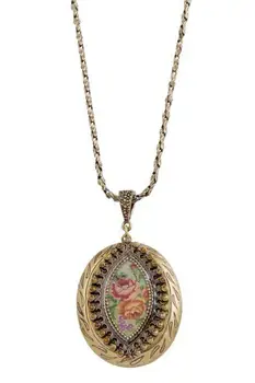 Necklace Evita 03 
Necklace Evita 03