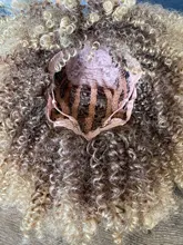 Afro corto rizado pelucas con flequillo para las mujeres negras rubia marrón Cosplay sintético Africana pelucas resistente al calor Lizzy