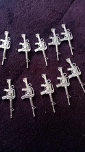 10 piezas de amuletos de Rifle de asalto 45x16mm colgante de fabricación antigua, bronce tibetano Vintage, collar de pulsera DIY