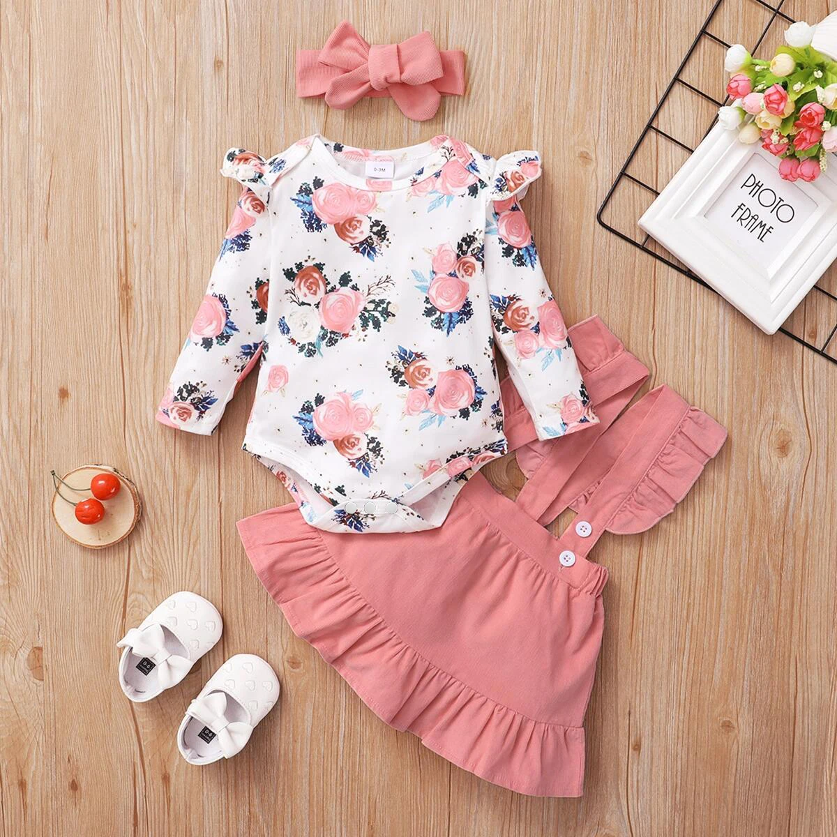 Conjunto 3 peças floral body + jardineira + bandana para bebê Conjunto 3 peças floral body + jardineira + bandana para bebê