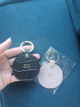 Llavero redondo de cuero Saffiano con diseño de cocodrilo y letras, llavero redondo personalizado