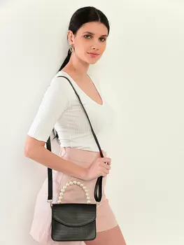 Elegant Pearl Detail Mini Hand Bag
Elegant Pearl Detail Mini Hand Bag